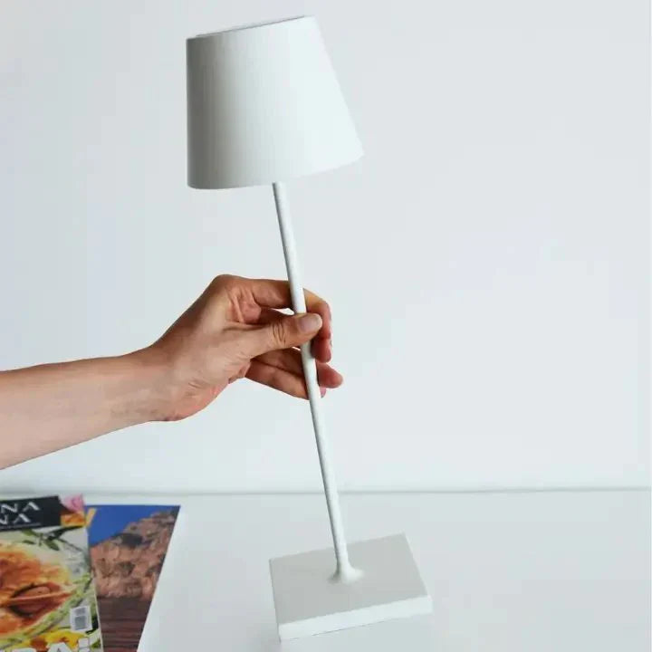 LuxeGlow Lamp - Stilvolle kabellose LED-Tischlampe