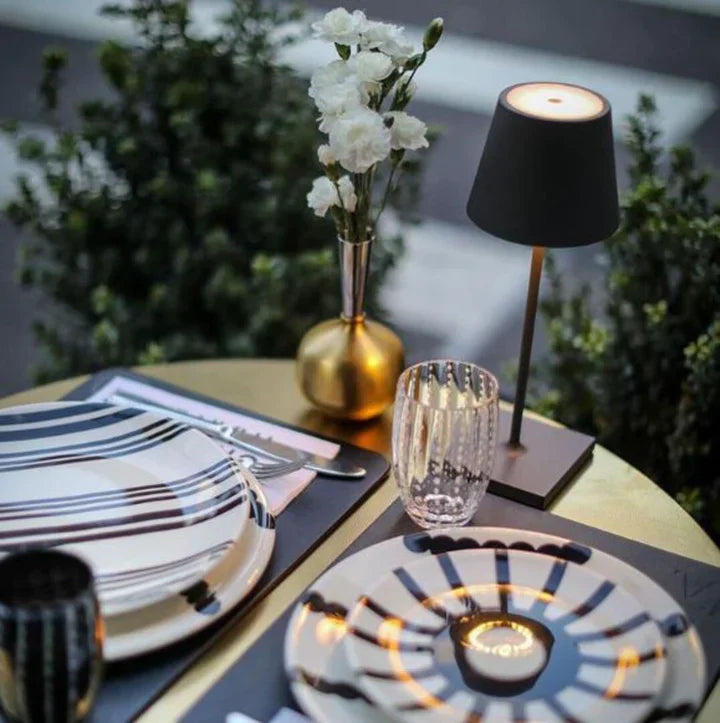 LuxeGlow Lamp - Stilvolle kabellose LED-Tischlampe