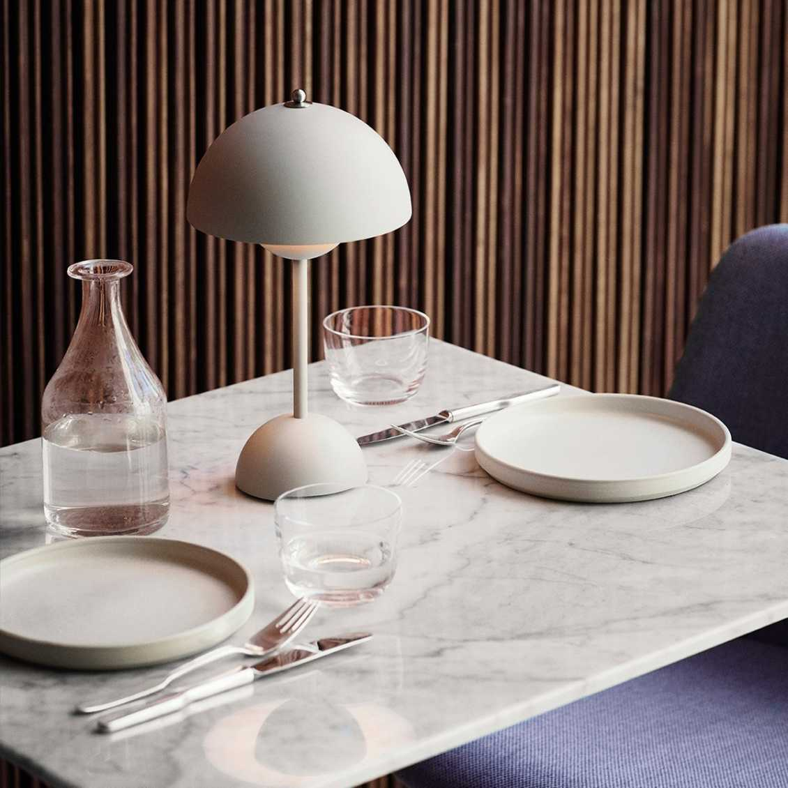 RadiantGlow LED-Lampe