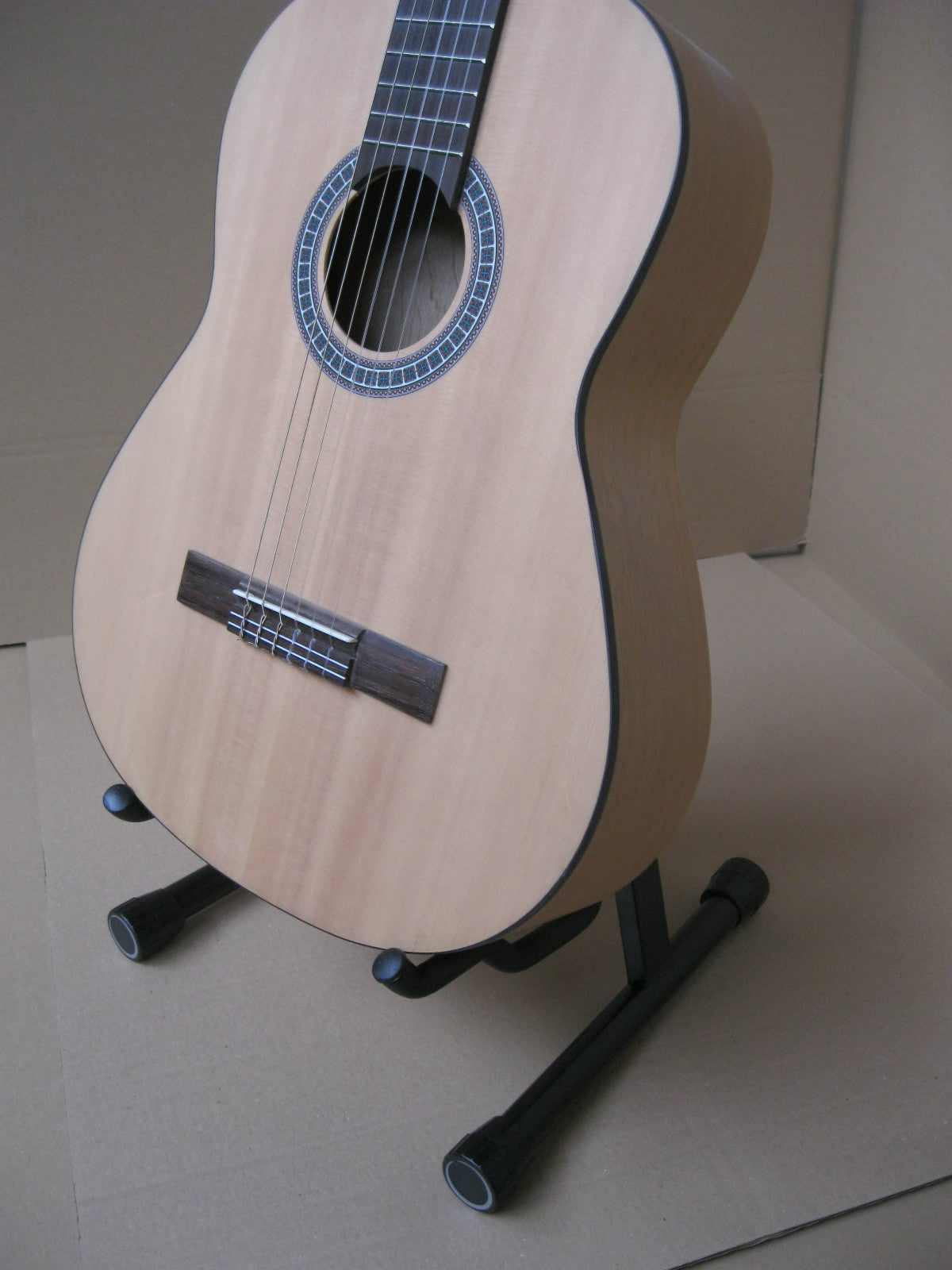 StahlStänder - Universaler Gitarrenständer